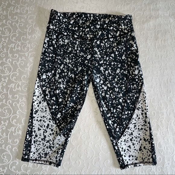 Fabletics Splatter Print Capri Crop Leggings - Picture 2 of 16